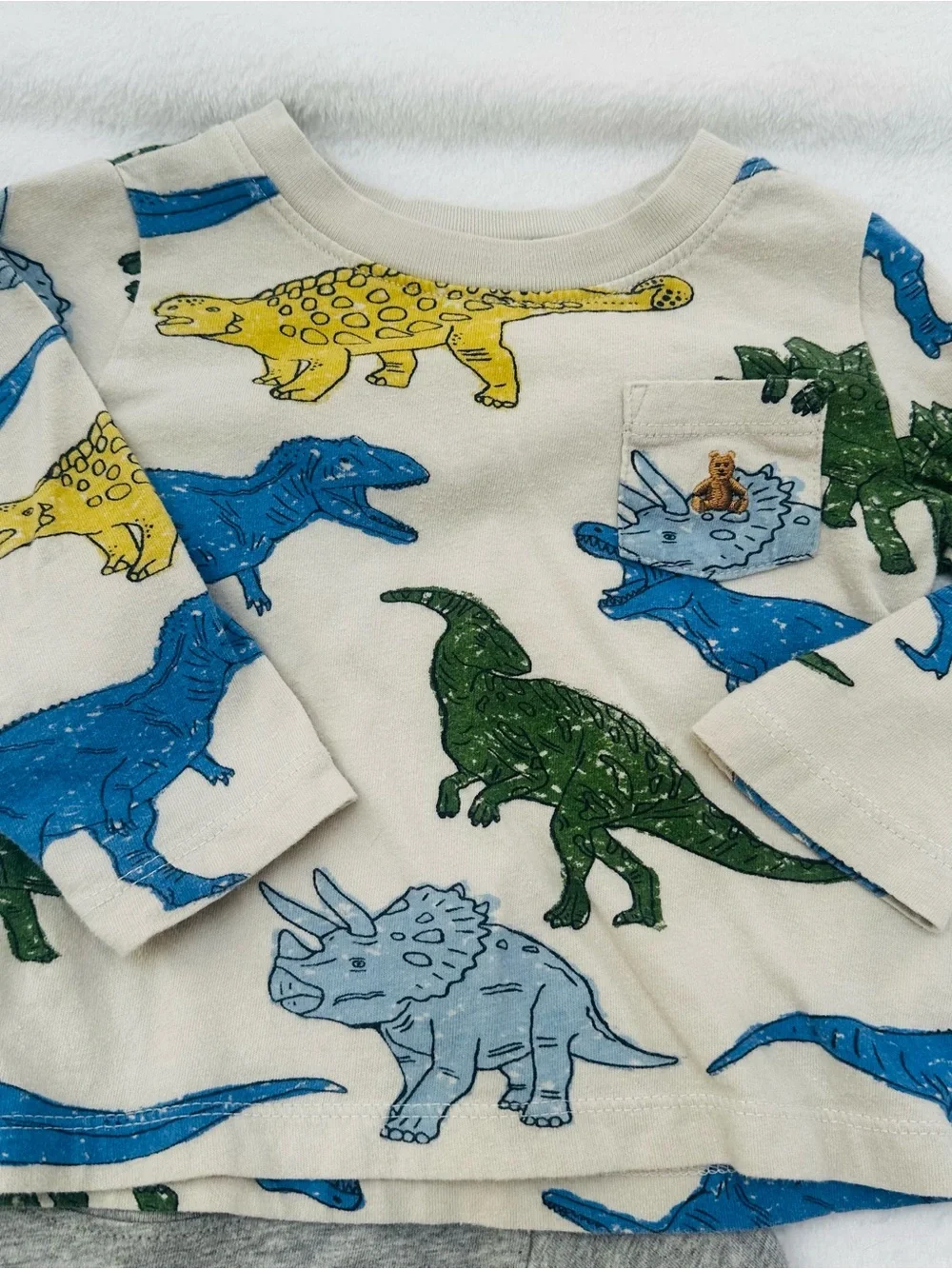 GAP long sleeve t shirt bundle of 4 12-18 mo